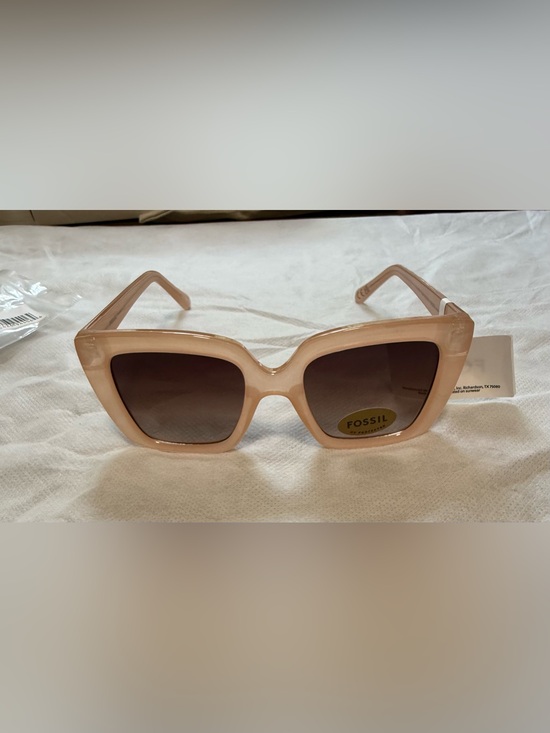Fossil Women’s Oversized Square Sunglasses in Blush main image 4